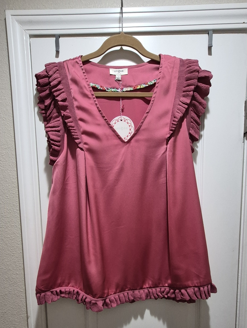 Umgee Pink Ruffle Sleeve Blouse Size Large NWT